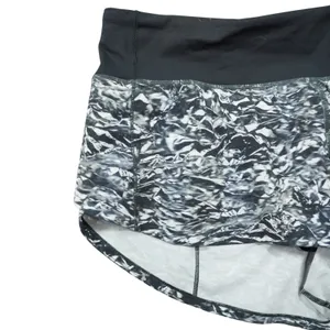 Lululemon Women's Size 8 Speed Up Shorts Black White‎ Abstract Print Running thumbnail 4