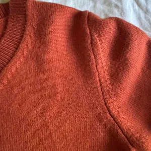 Aritzia Wilfred Free Palomino Merino Wool V Neck Sweater Orange Size Medium thumbnail 4