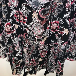 Wallpaper Cold Shoulder Flowing Floral Tunic Top thumbnail 3