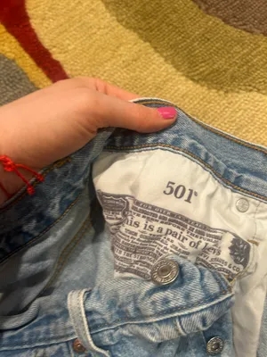 Levi’s 501 Denim Jean Shorts Light Wash Distressed Frayed Button Fly Size 31 thumbnail 3