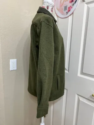 Common People olive green button thumbnail 2