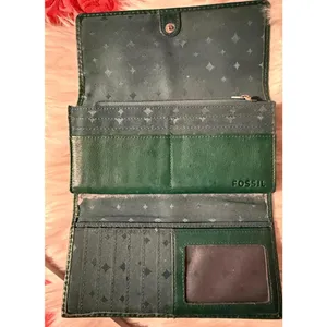 Fossil Green Leather Tri-Fold Wallet thumbnail 7