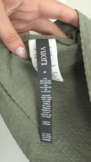 Vuori Medium Villa Textured Crop Tank Top in Laurel thumbnail 7