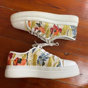 J Slides Noir Floral Embroidered Platform Sneaker‎ Artsy Women's Sz 9 🧡🎀 thumbnail 9
