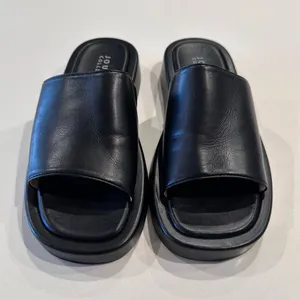 Journee Collection Denrie Platform Chunky Black‎ Sandal Size 9 thumbnail 2