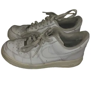 Nike Air Force 1 07 Low Womens White Sneakers Size 8.5 thumbnail 2
