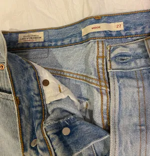 Levi's Wedgie Straight Jeans thumbnail 3