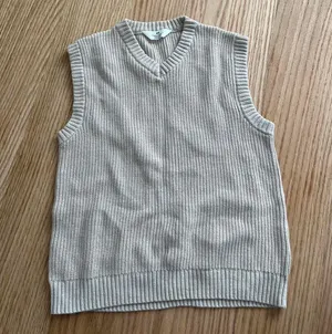 H&M Sweater Vest thumbnail 1