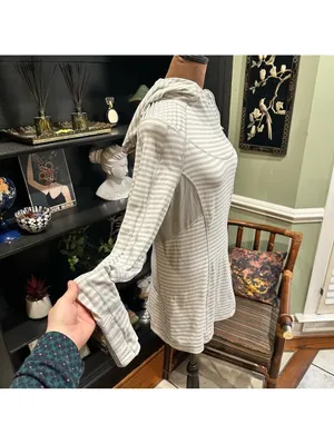 Lululemon Run: Back On Track Pullover – Size 10 – Silver Spoon Stripe thumbnail 13