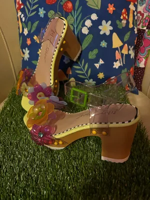 Cute Betsy Johnson shoes Yellow Size 5 thumbnail 1