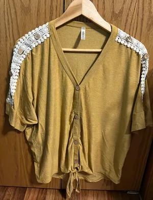 Short Sleeve Casual Blouse Gold Size L thumbnail 1