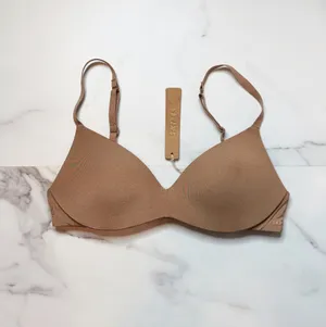 NWT Skims Wireless Form Push-Up Plunge Bra  thumbnail 2