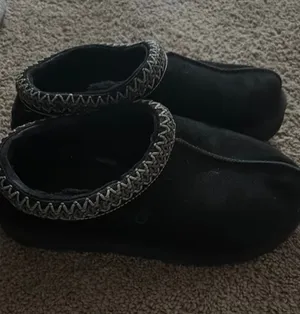 UGG Slippers thumbnail 1