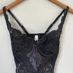 Vintage Victoria's Secret Lingerie One Piece Black Lace Underwire Bra Womens 36C thumbnail 3
