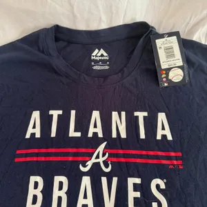 NWT new Majestic Atlanta Braves tshirt size medium thumbnail 3