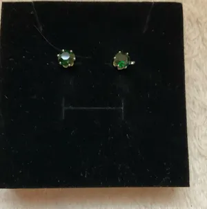 Emerald Green Crystal Stud Earrings - Women Jewelry thumbnail 1