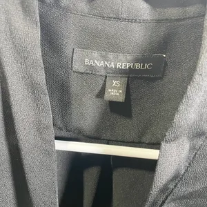 Banana‎ Republic XS Womens Black Tie Neck Buttoned Blouse thumbnail 3