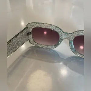 American Eagle AE Aerie Getaway Clear Glitter Frame Sunglasses thumbnail 7