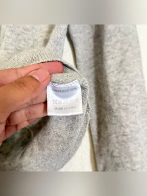 Reformation turtle neck cashmere sweater thumbnail 4
