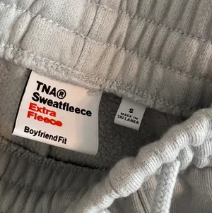 Aritzia Tna Extra Fleece Boyfriend Sweatpant | Size Small thumbnail 4