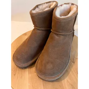 Banana Republic Bearpaw Chestnut Brown Suede Leather Low Top Ankle Lined Cozy Boots Size 9 thumbnail 2