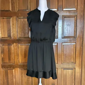 Steve Madden Verona Pleated Cap Sleeve Mini Dress Black Satin‎ Ruffle Hem Medium thumbnail 2