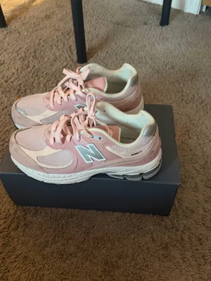 New Balance pink 2002s thumbnail 4