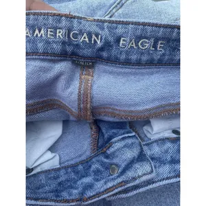 American Eagle Women's Stretch Mom Jeans Straight Leg SZ 4‎ Distressed thumbnail 15