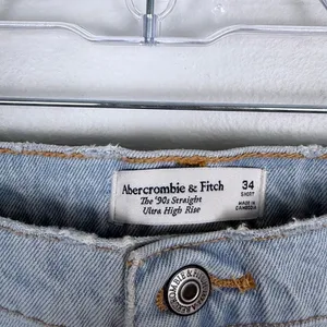 Abercrombie & Fitch Curve Love 90s Straight Ultra High Rise Light Wash‎ Size 34 thumbnail 6