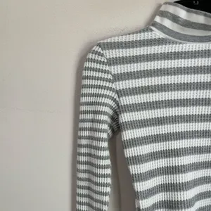 Aerie Blizzard Gray & White Waffle Mockneck Long Sleeve T Shirt Size‎ XS thumbnail 9