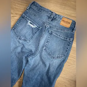 hollister co High-waisted distressed denim ultra highrise mom jeans thumbnail 3