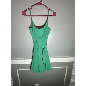 B Smart Size 7 Kelly Green Fit And Flare Belted‎ Dress With Adjustable Strap EUC thumbnail 2