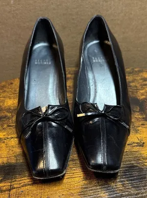 Stuart Weitzman Pointed Toe Low Heel Pumps Black Leather with Bow Accent size 8‎ thumbnail 1