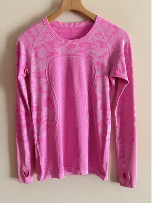 lululemon athletica Swiftly Tech Hot Pink Camo Long Sleeve Crew Top Thumbholes 8 thumbnail 1