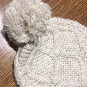 NWT Cozy Pom-Pom Sweater Beanie thumbnail 4