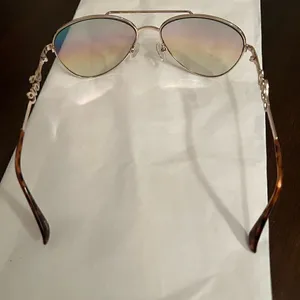 NWOT LOVE aviator sunnies so cute and stylish they add flare to any outfit thumbnail 6