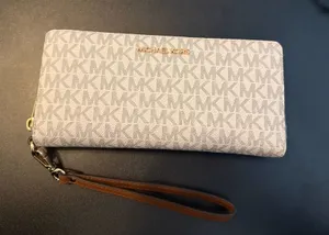 NWT Michael Kors Wallet thumbnail 1