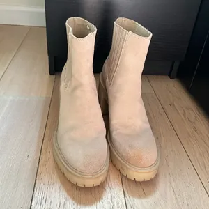 DV by Dolce Vita Waterproof Lug Sole Platform Bootie thumbnail 3