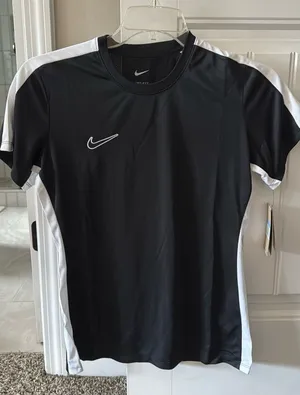 Women’s Nike Dri-Fit shirt thumbnail 1