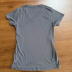ASICS Women's Charcoal V-Neck Tee size M thumbnail 5