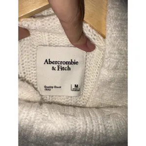 Abercrombie & Fitch Cream Ribbed Cable Knit Mock Neck Turtleneck Sweater Size M thumbnail 3