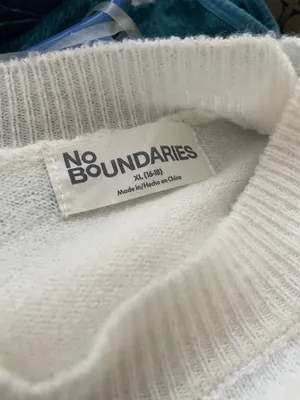 No Boundaries Crewneck sweater with bows thumbnail 4