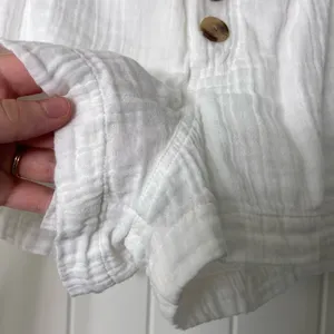 EUC O’Neill women’s white multibutton textured cotton lined casual shorts 28‎ thumbnail 2