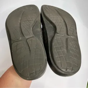 Oofos oolala sandals size 11‎ gold black thumbnail 10