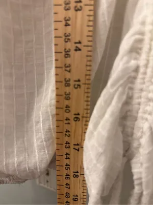 Astr White V-Neck Textured Puff Sleeve Tunic thumbnail 5