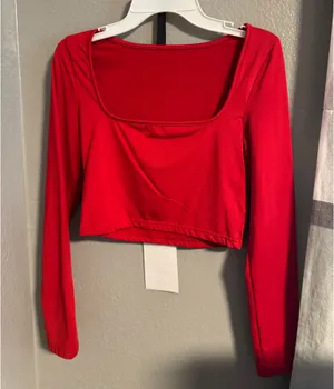 Cropped Red Long Sleeve thumbnail 1
