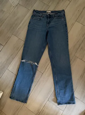 Abercrombie Curve Love Ultra High Rise 90s Straight Jean thumbnail 1