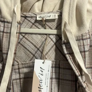 NEW IN Oversized Flannel Button Down Plaid Jacket Raw Hem NWT Tan Size M thumbnail 8