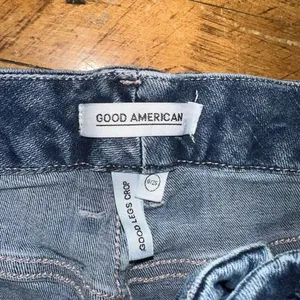 Good American Good Legs Crop 0/25 normcore wedgie jeans thumbnail 3
