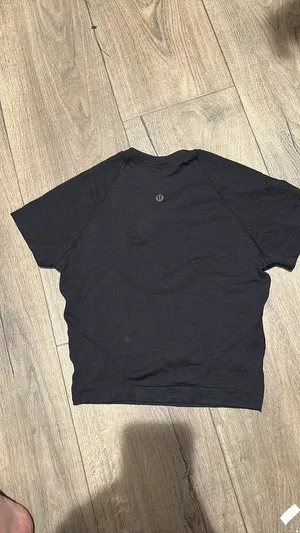 Lululemon Top thumbnail 2